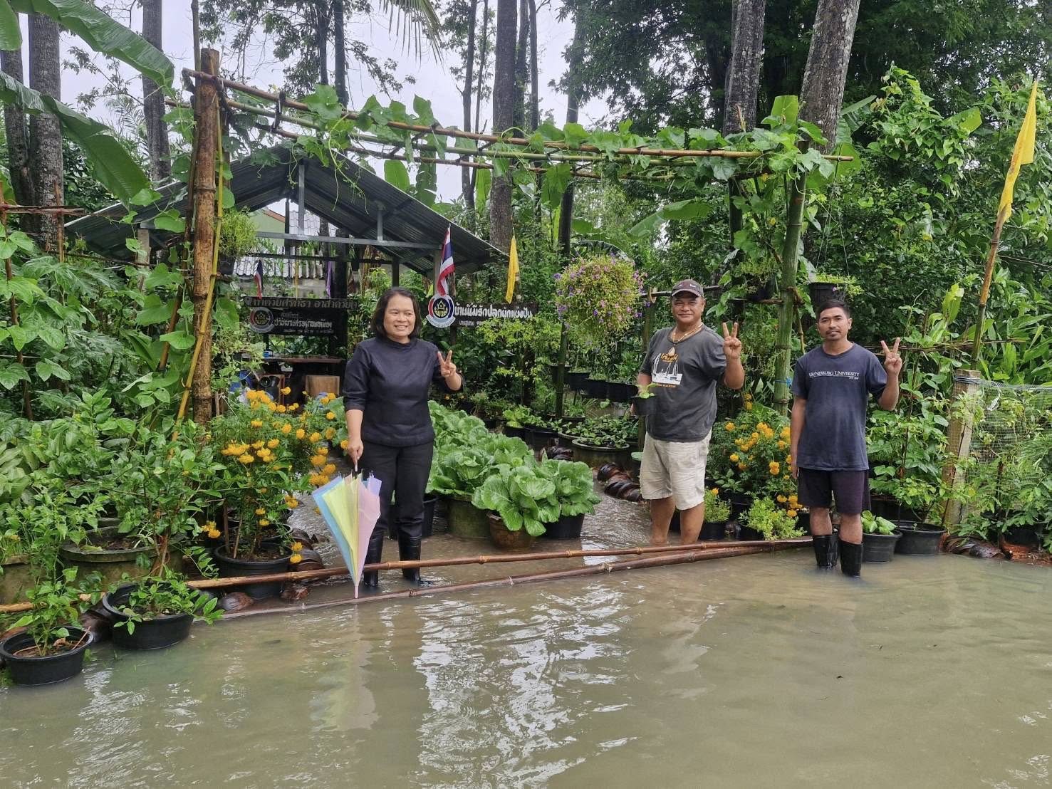พช.ควนขนุน ลงพื้นที่ติดตามศูนย์เรียนรู้ฯ และแปลงโคก หนอง นา พร้อมให้กำลังใจเครือข่าย ที่ประสบปัญหาอุทกภัย 