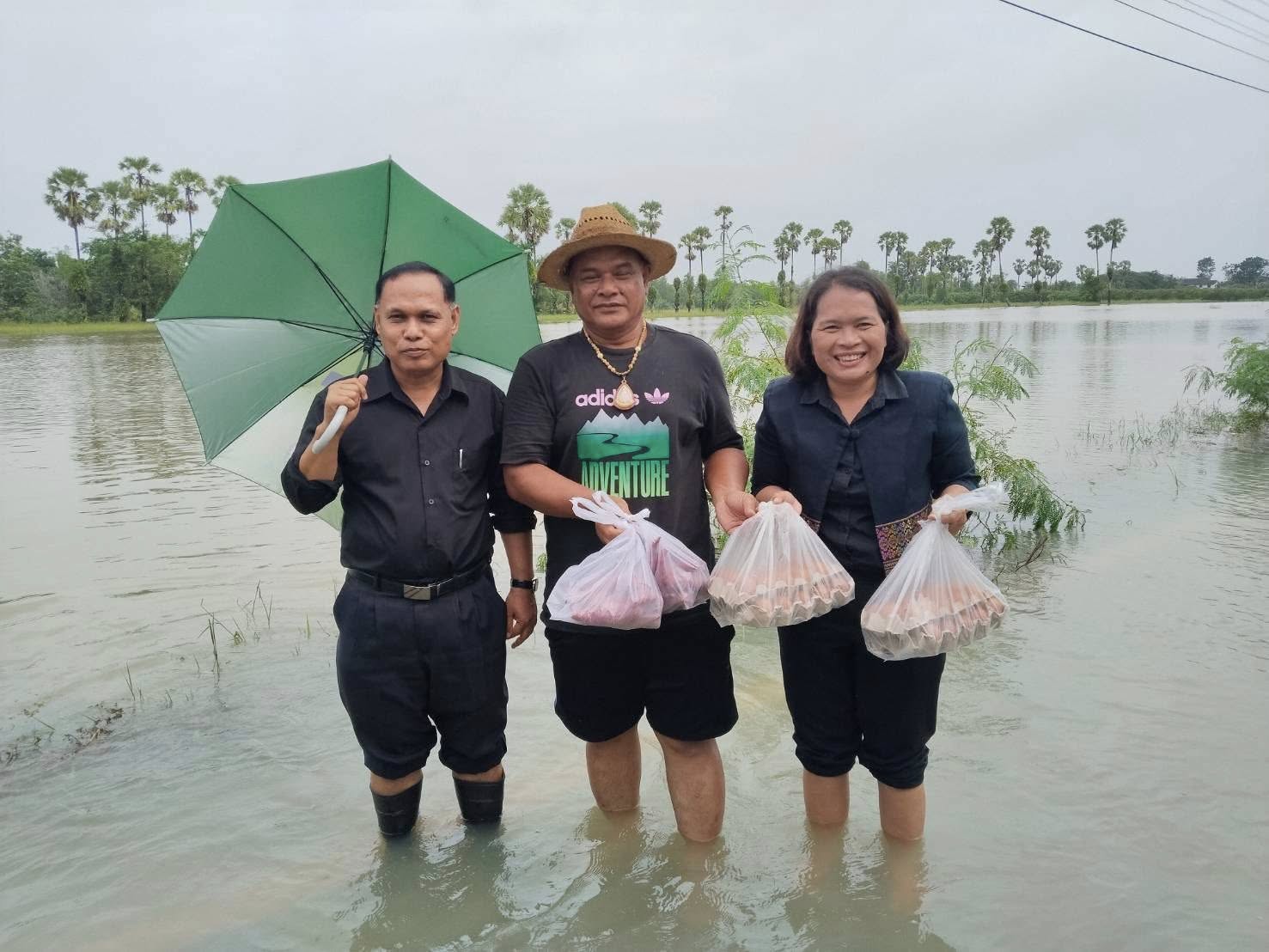 พช.ควนขนุน ลงพื้นที่ให้กำลังใจเครือข่ายผู้ประกอบการ OTOP และ ผู้นำ อช. 