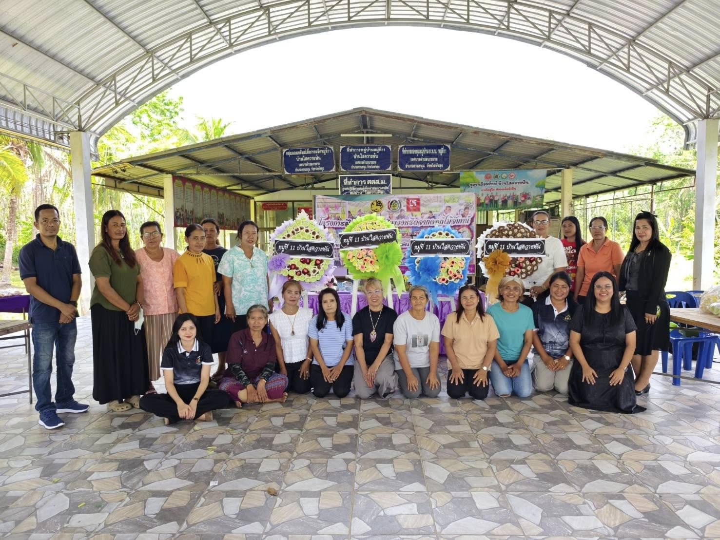 พช.ควนขนุน ร่วมสนับสนุนการดำเนินโครงการฝึกอบรมการทำพวงหรีดจากดอกไม้จันทน์ งบอุดหนุน กองทุนพัฒนาบทบาทสตรี