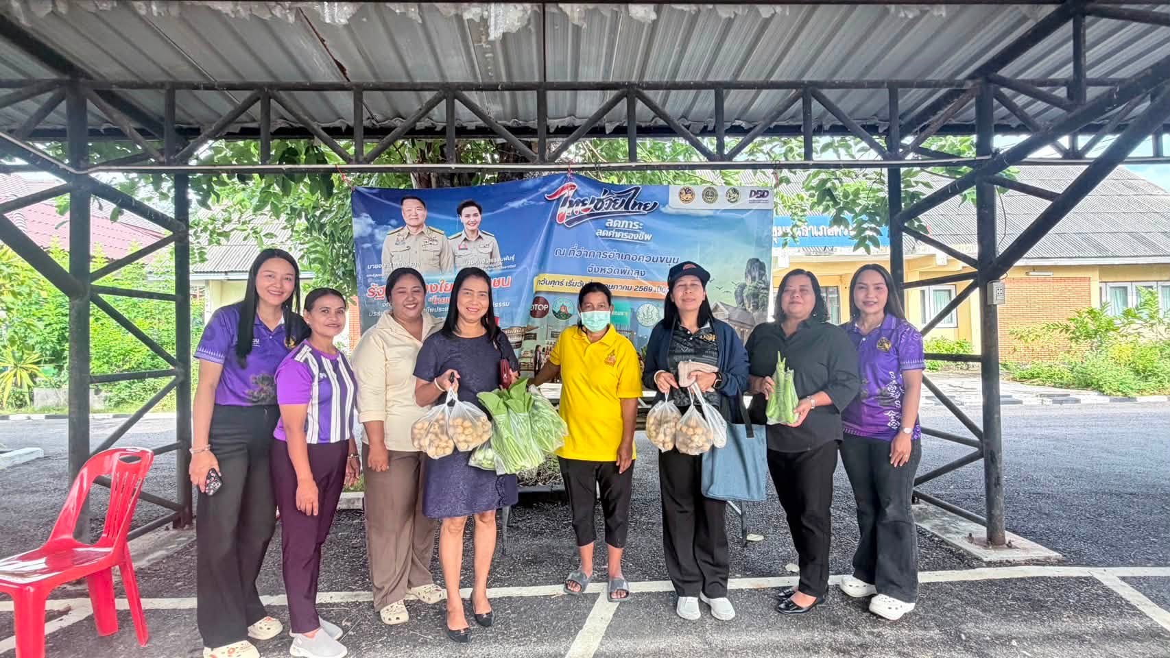 พช.ควนขนุน ร่วมสนับสนุน กิจกรรมชม ช๊อป การจำหน่ายสินค้า “ไทยช่วยไทย ลดภาระค่าครองชีพ ระยะที่​ 2"