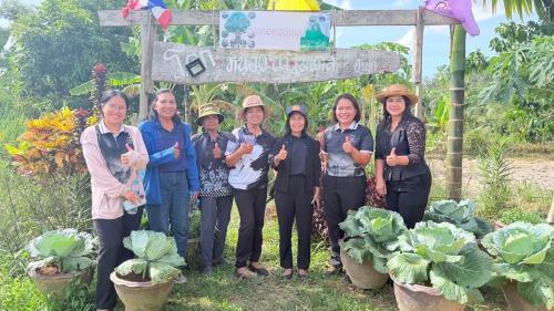 พช.ควนขนุน  ลงพื้นที่เยี่ยมและติดตามการดำเนินงานศูนย์เรียนรู้การพัฒนาคุณภาพชีวิตตามหลักทฤษฎีใหม่ประยุกต์สู่ “โคก หนอง นา”ของนางเกตสุดา แดงทองใส หมู่ที่ 6 ตำบลควนขนุน อำเภอควนขนุน จังหวัดพัทลุง